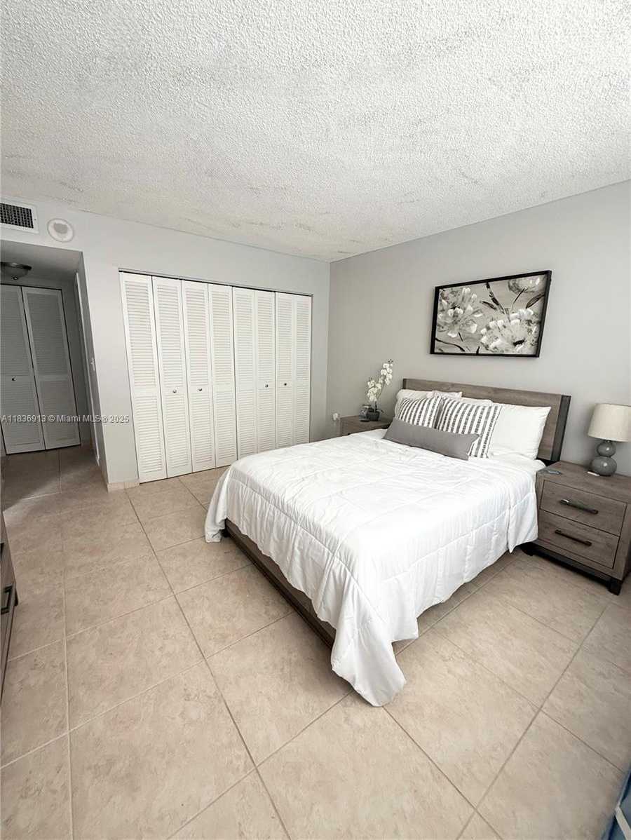 Small Image of 1833 SOUTH OCEAN DR #1707, Hallandale Beach Number 19