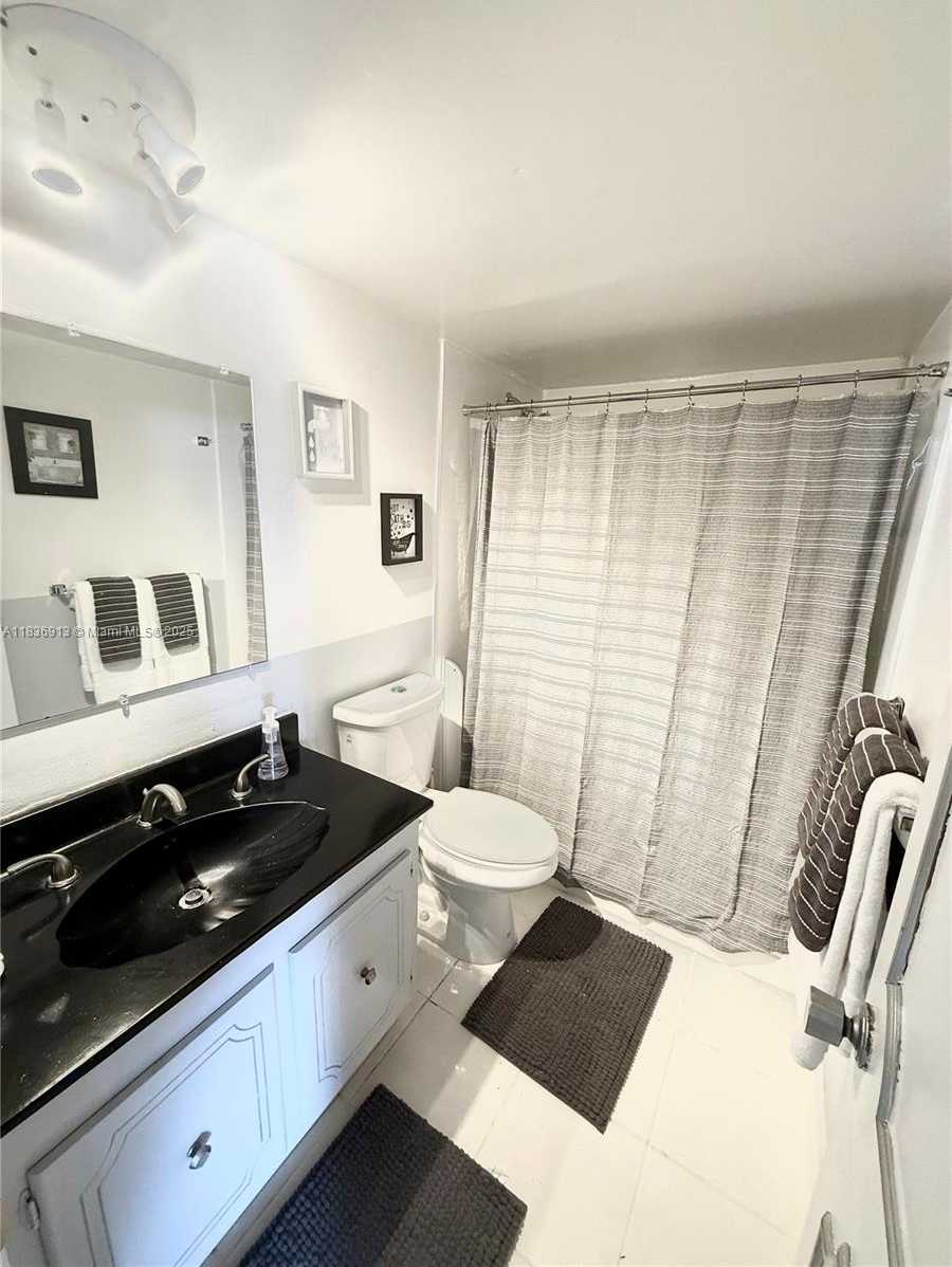 Small Image of 1833 SOUTH OCEAN DR #1707, Hallandale Beach Number 20