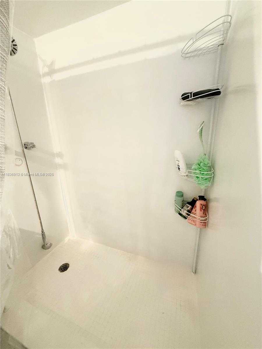 Small Image of 1833 SOUTH OCEAN DR #1707, Hallandale Beach Number 21