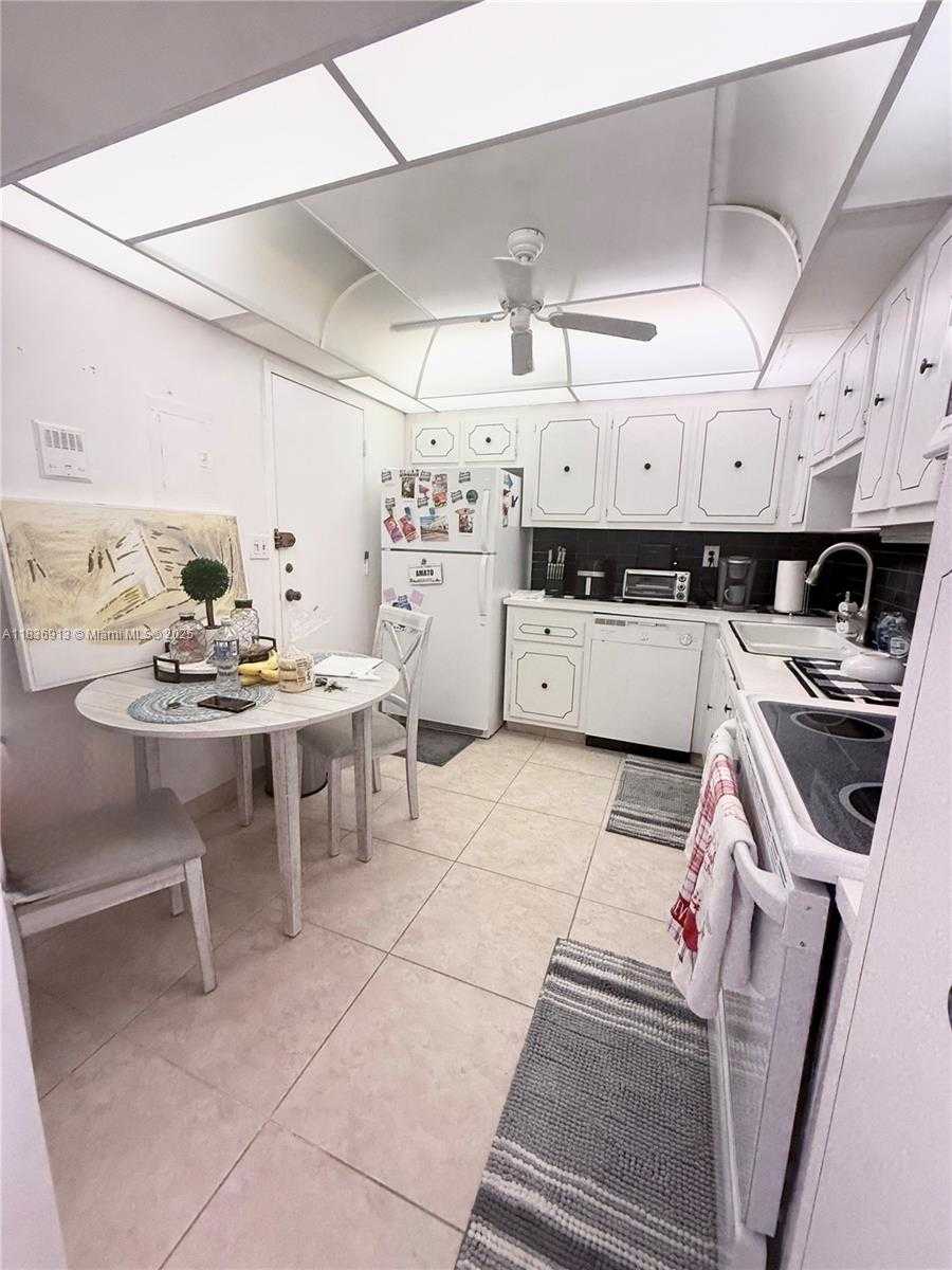 Small Image of 1833 SOUTH OCEAN DR #1707, Hallandale Beach Number 22