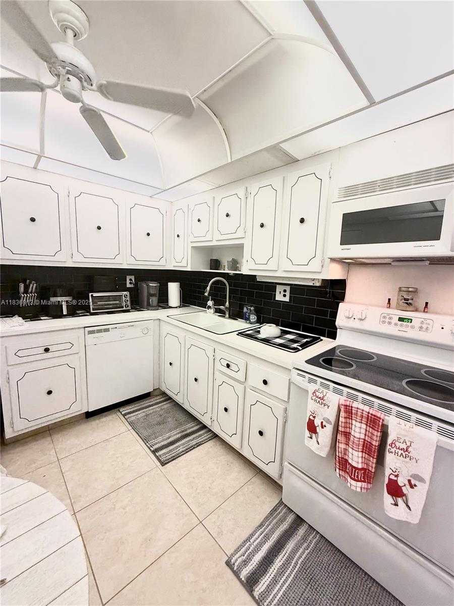 Small Image of 1833 SOUTH OCEAN DR #1707, Hallandale Beach Number 23