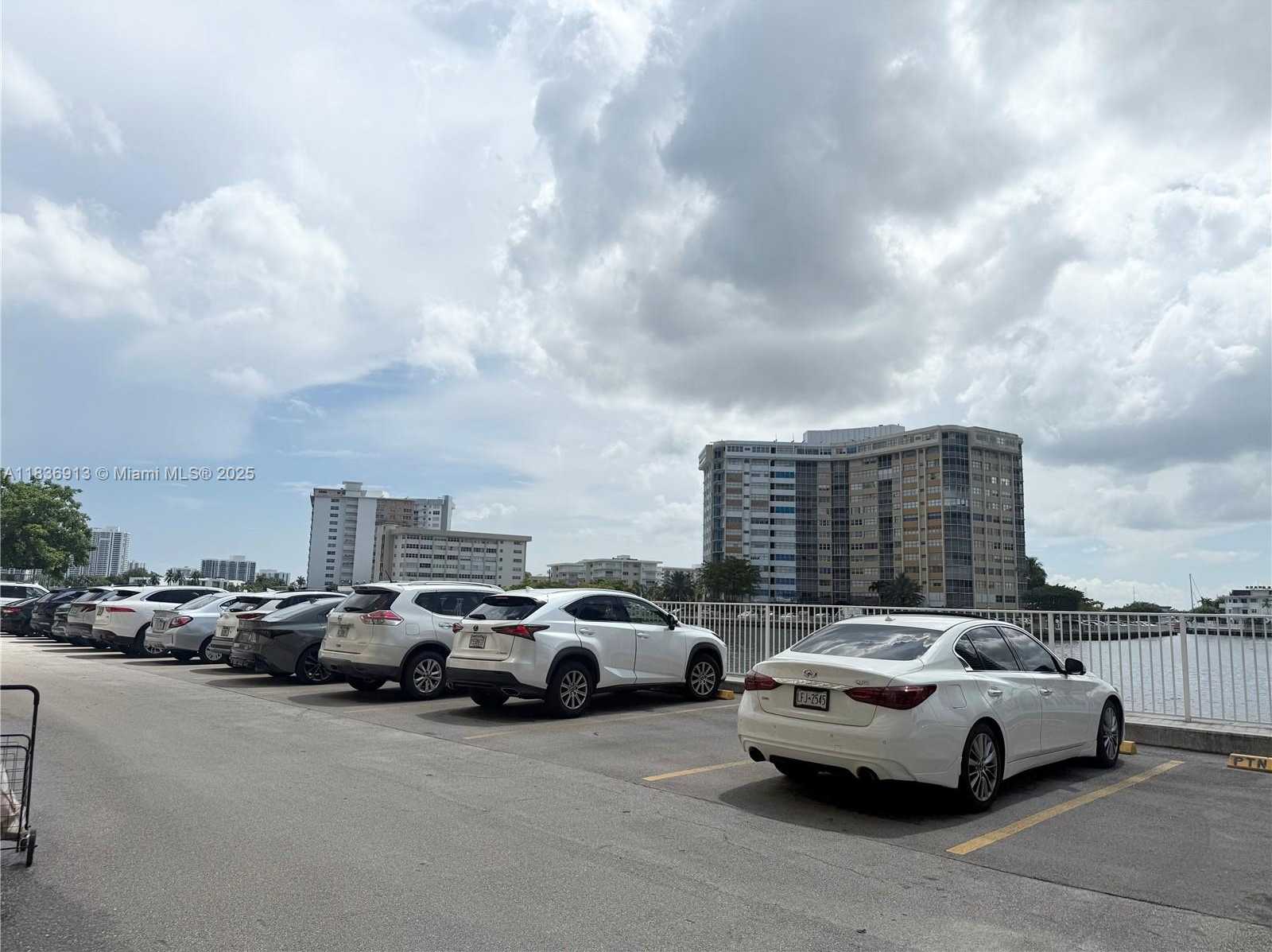 Small Image of 1833 SOUTH OCEAN DR #1707, Hallandale Beach Number 24