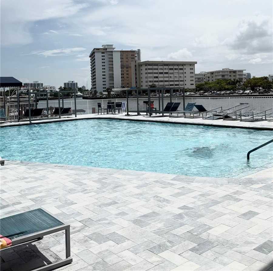 Small Image of 1833 SOUTH OCEAN DR #1707, Hallandale Beach Number 27