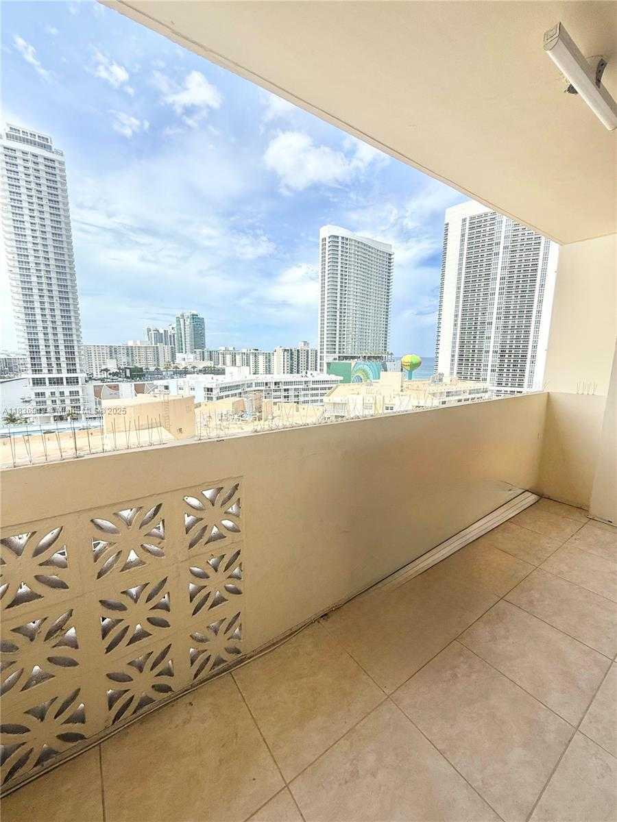 Small Image of 1833 SOUTH OCEAN DR #1707, Hallandale Beach Number 4