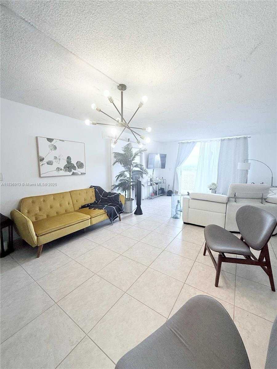 Small Image of 1833 SOUTH OCEAN DR #1707, Hallandale Beach Number 5