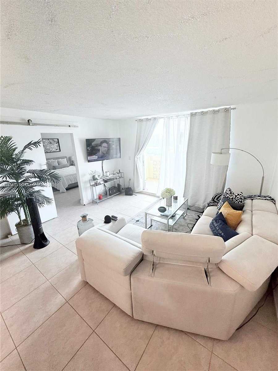 Small Image of 1833 SOUTH OCEAN DR #1707, Hallandale Beach Number 8