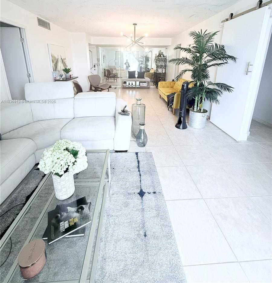 Small Image of 1833 SOUTH OCEAN DR #1707, Hallandale Beach Number 9