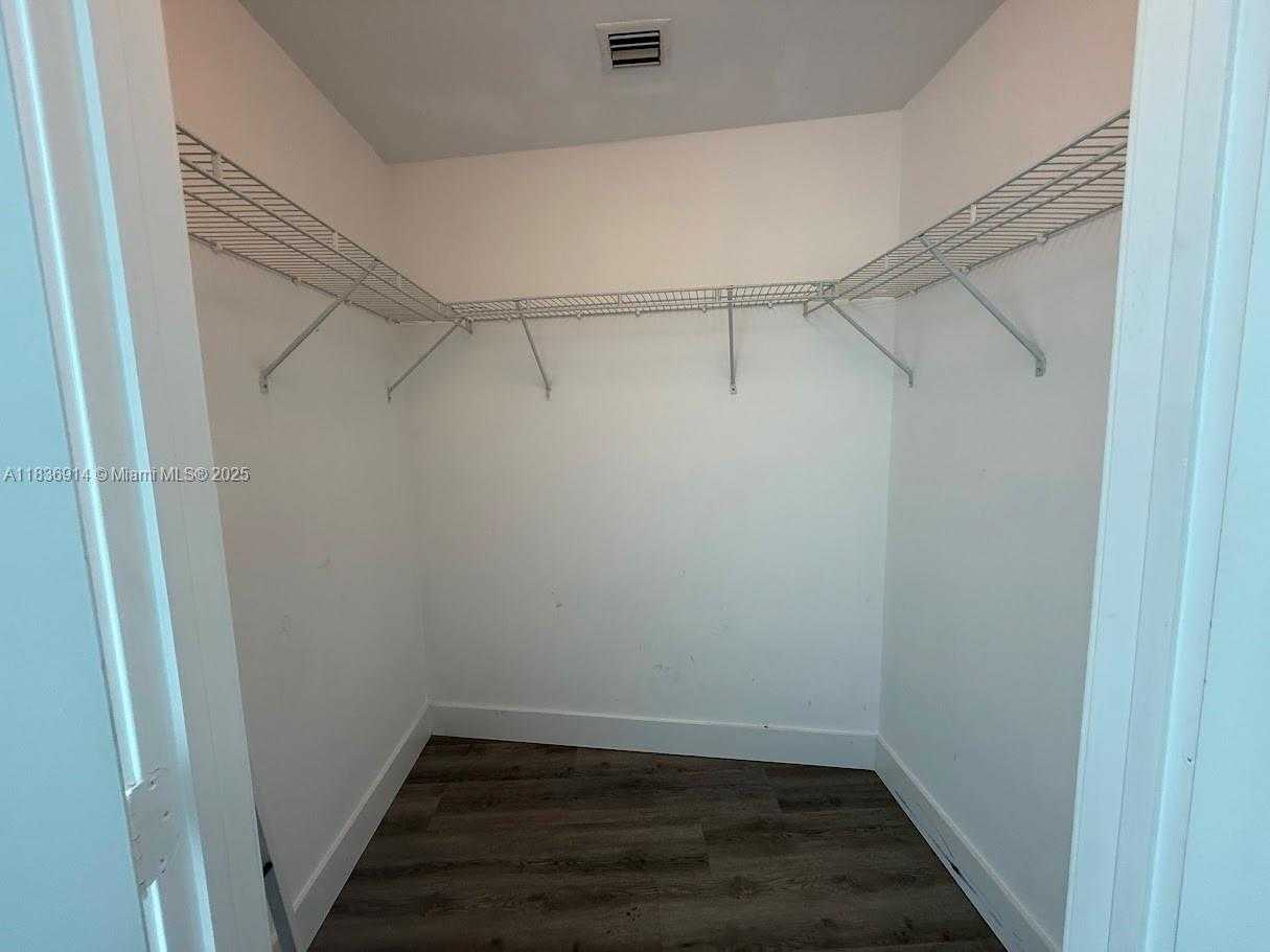 Small Image of 888 BISCAYNE BLVD #3901, Miami Number 18