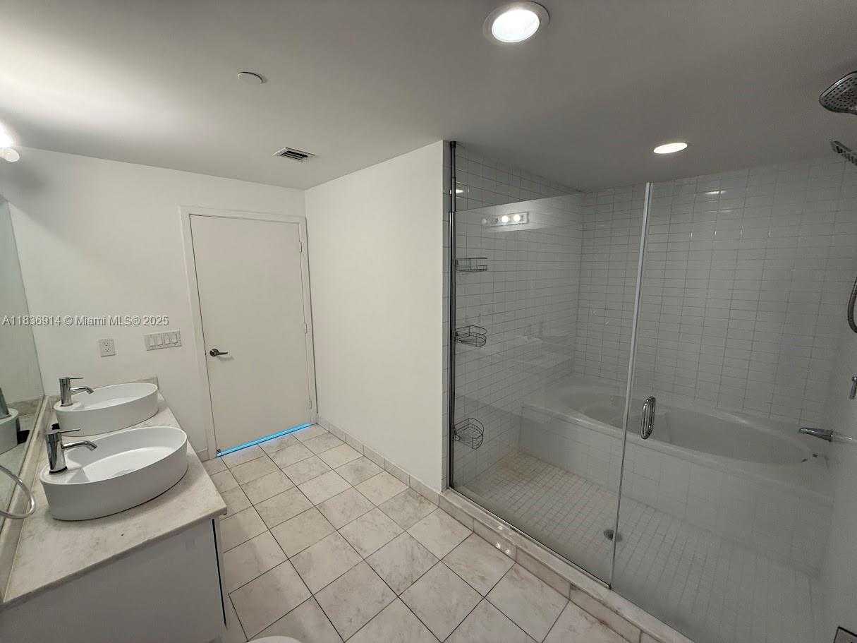 Small Image of 888 BISCAYNE BLVD #3901, Miami Number 28