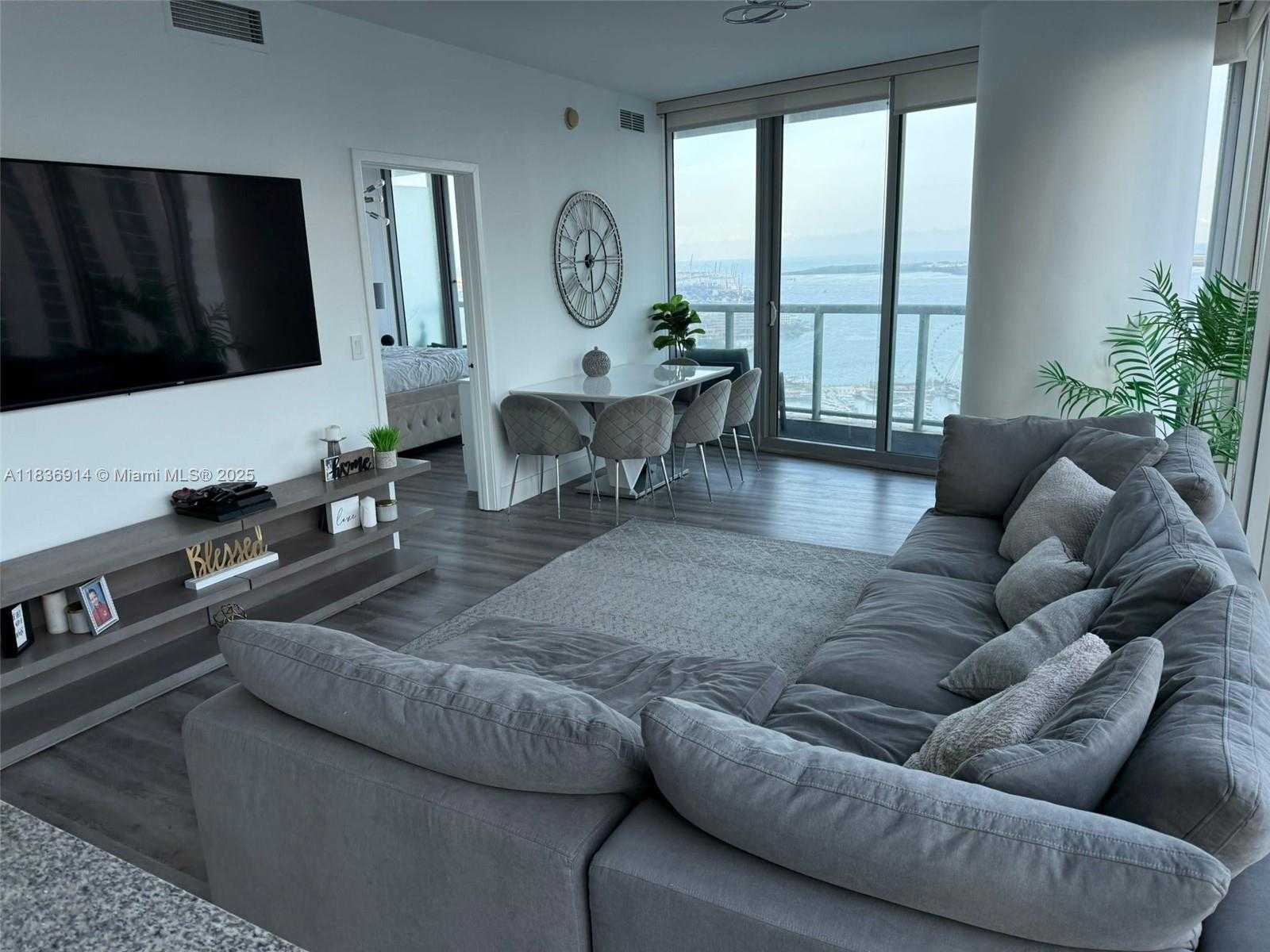 Small Image of 888 BISCAYNE BLVD #3901, Miami Number 5