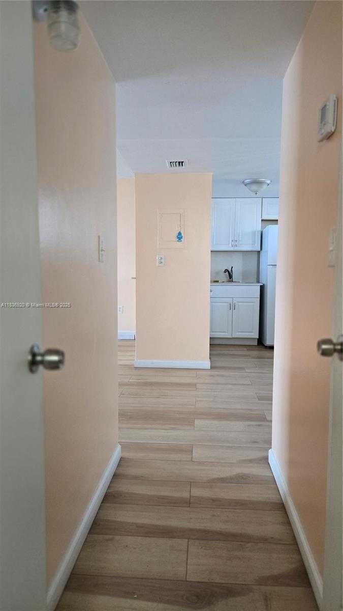 Small Image of 2920 POINT EAST DR #N309, Aventura Number 11