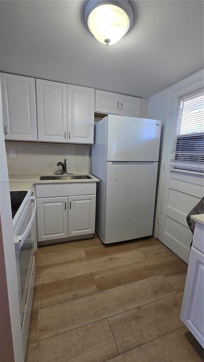 Small Image of 2920 POINT EAST DR #N309, Aventura Number 13