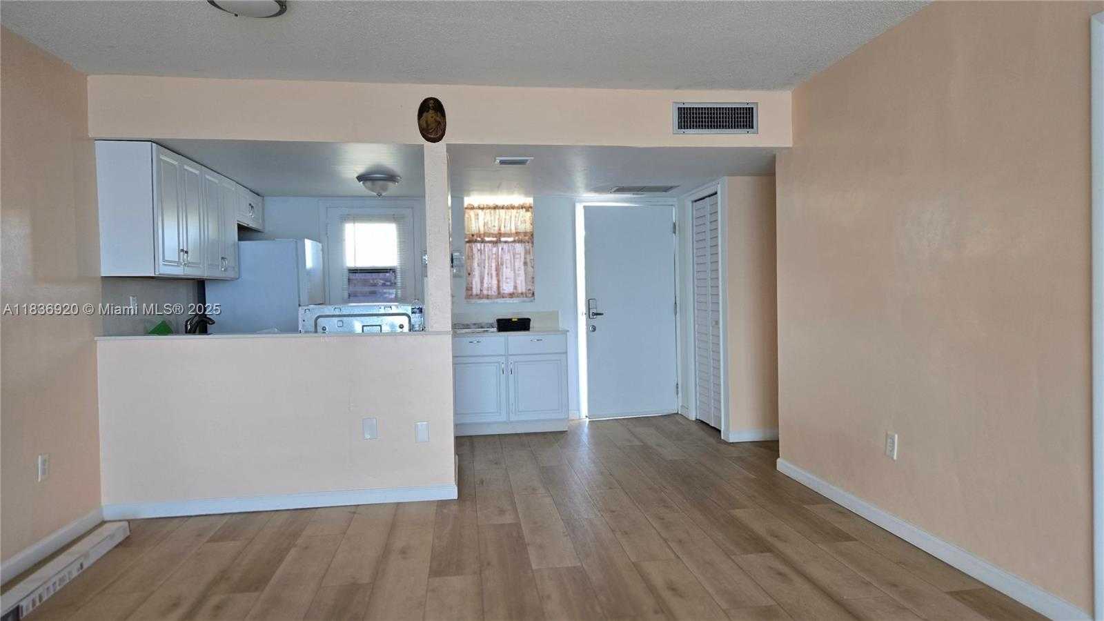 Small Image of 2920 POINT EAST DR #N309, Aventura Number 3