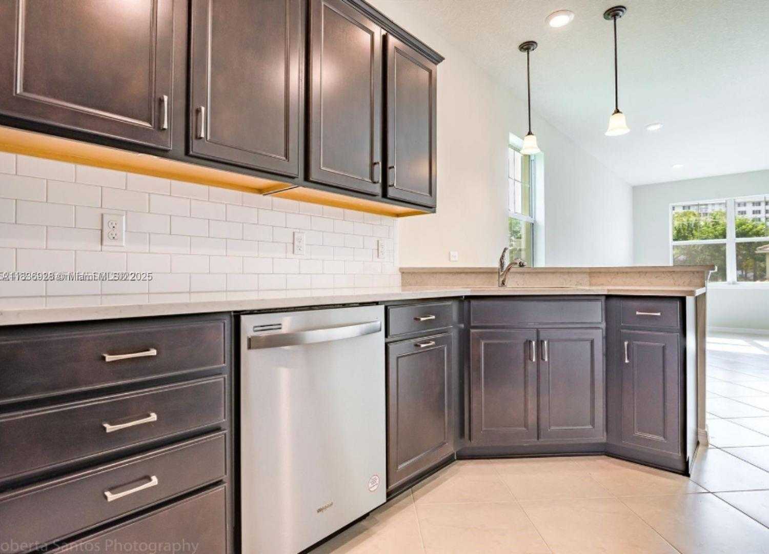 Small Image of 3932 LONG LEAF LANE #1, Hollywood Number 11