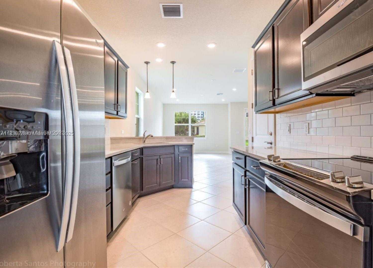 Small Image of 3932 LONG LEAF LANE #1, Hollywood Number 12