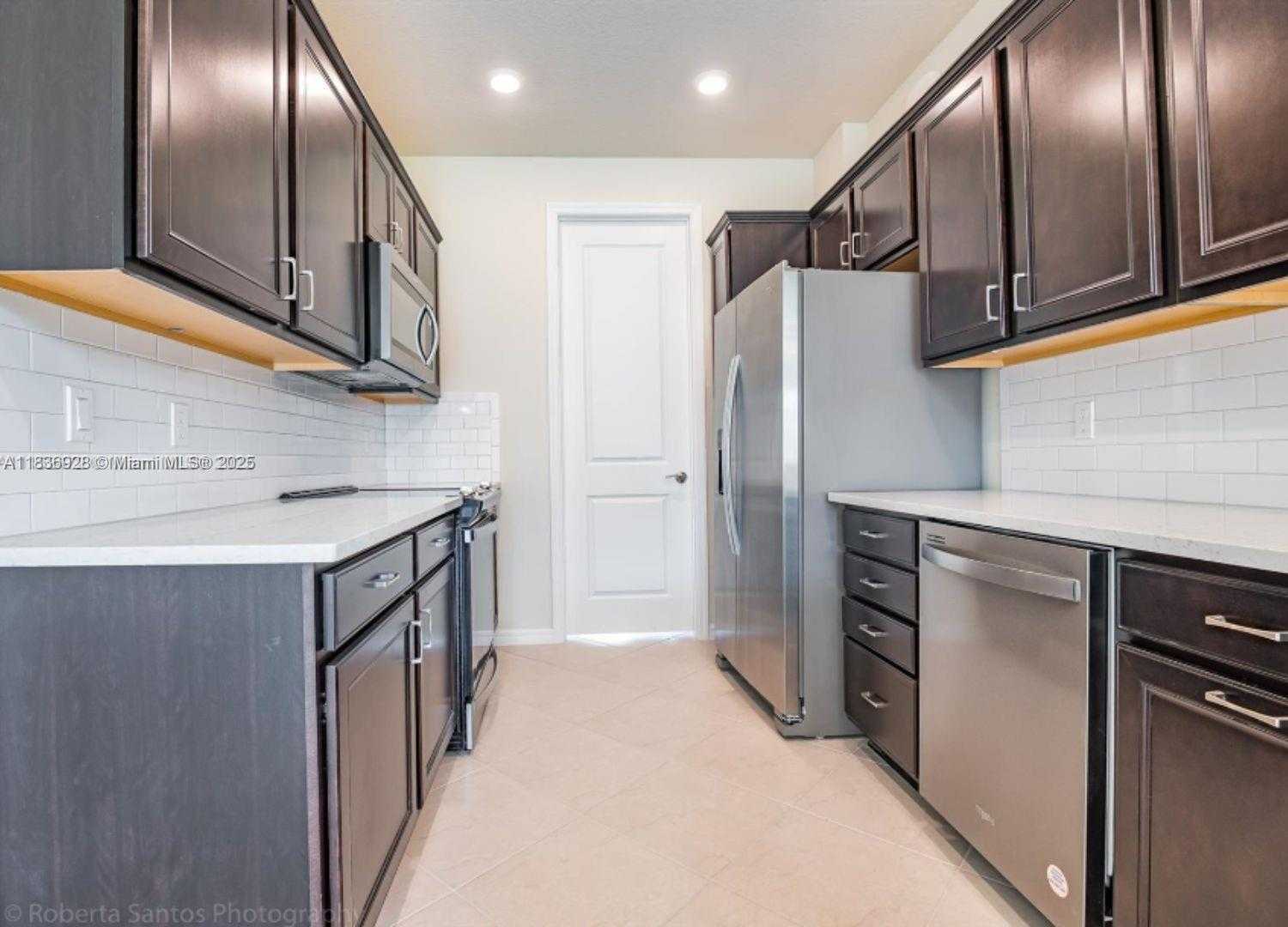 Small Image of 3932 LONG LEAF LANE #1, Hollywood Number 13
