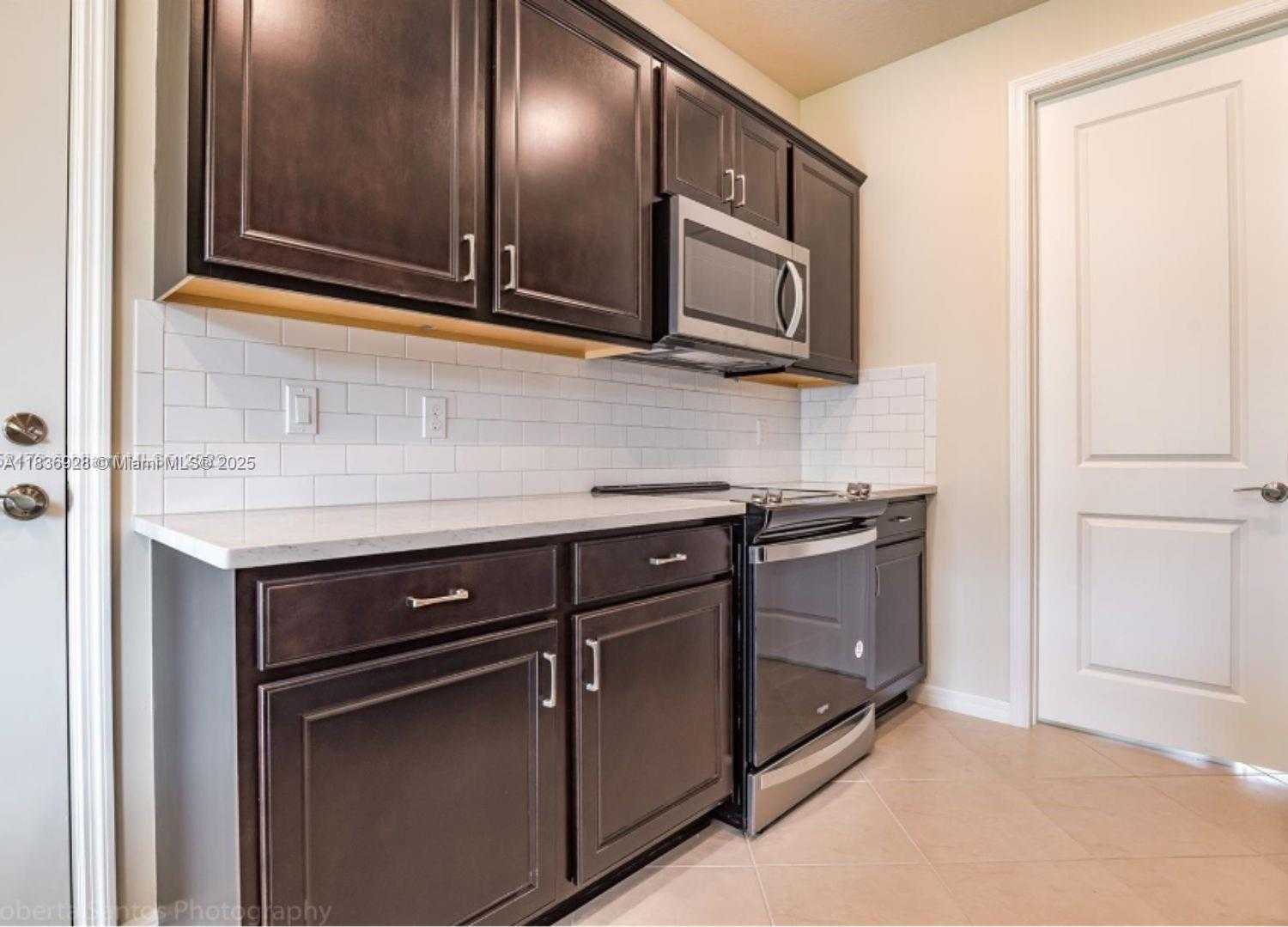 Small Image of 3932 LONG LEAF LANE #1, Hollywood Number 14