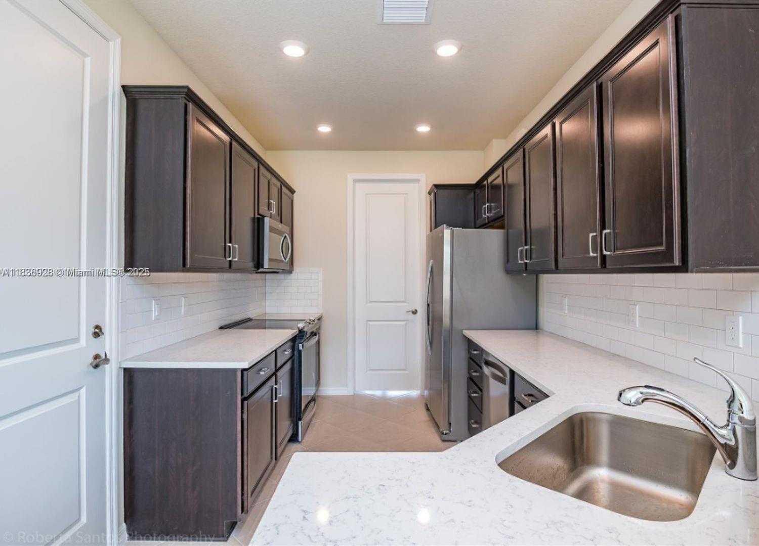 Small Image of 3932 LONG LEAF LANE #1, Hollywood Number 16