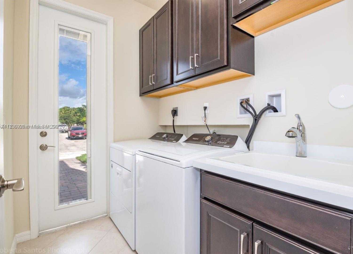 Small Image of 3932 LONG LEAF LANE #1, Hollywood Number 17