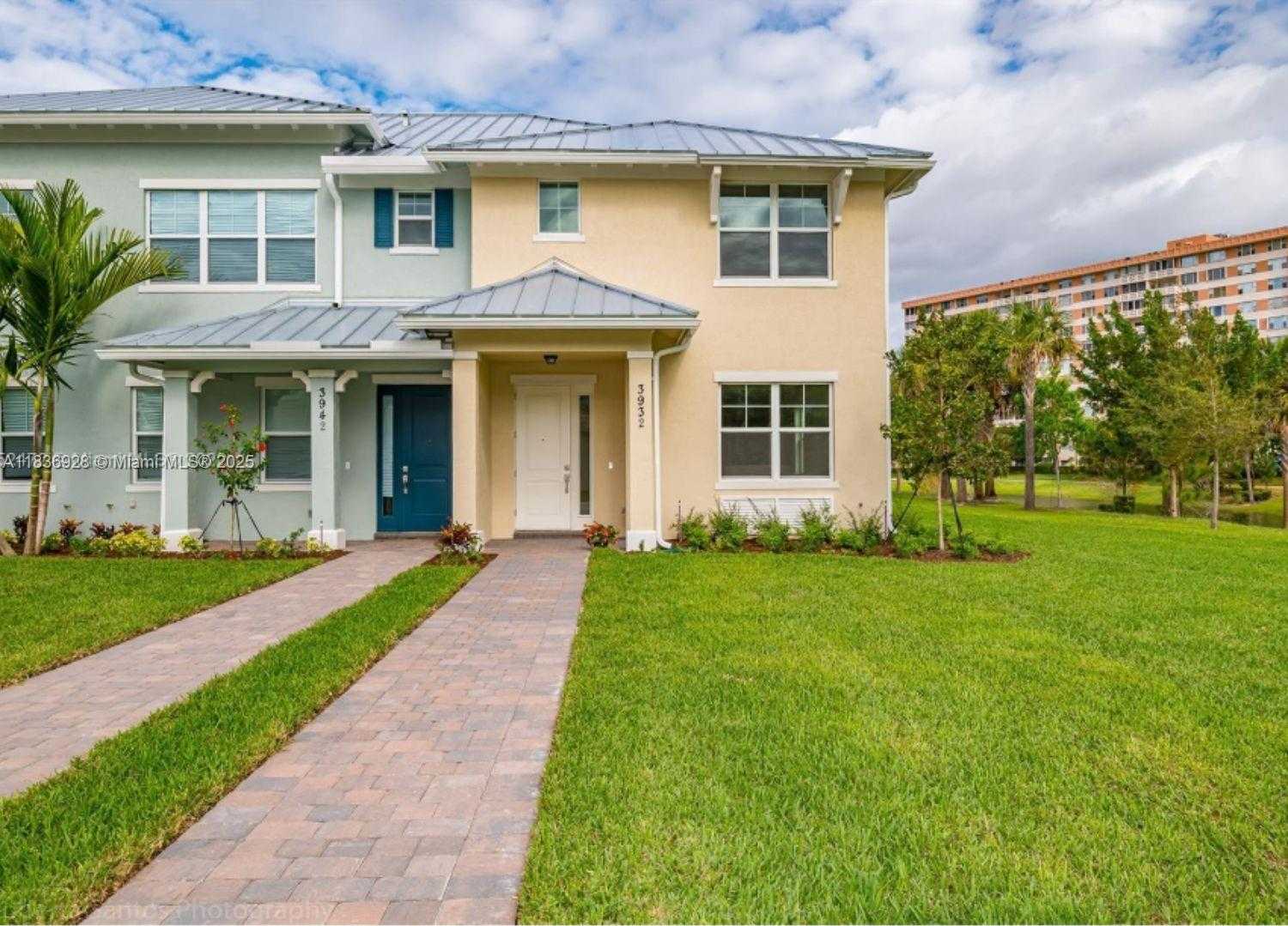 Small Image of 3932 LONG LEAF LANE #1, Hollywood Number 2