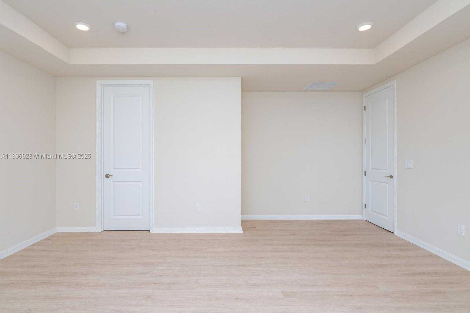 Small Image of 3932 LONG LEAF LANE #1, Hollywood Number 23