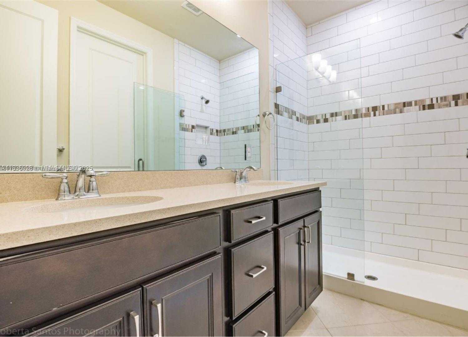 Small Image of 3932 LONG LEAF LANE #1, Hollywood Number 25