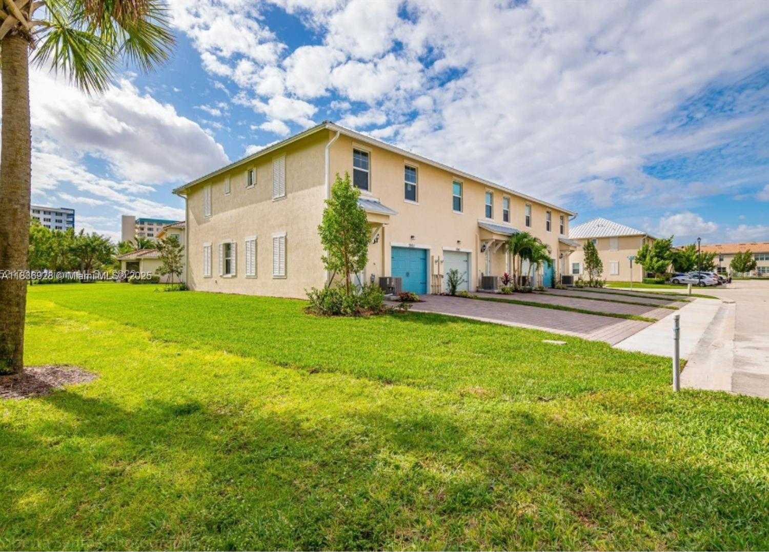 Small Image of 3932 LONG LEAF LANE #1, Hollywood Number 3