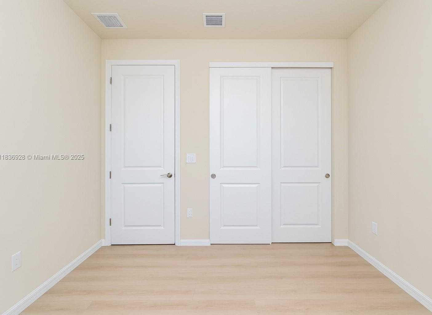 Small Image of 3932 LONG LEAF LANE #1, Hollywood Number 30