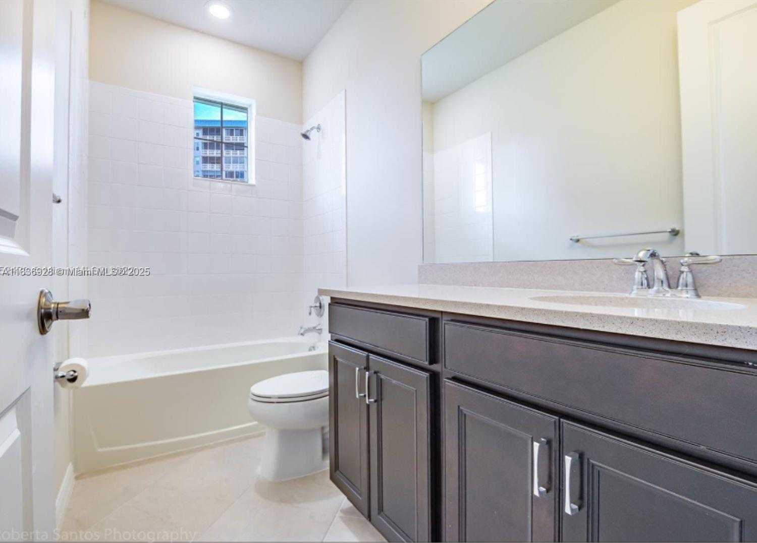 Small Image of 3932 LONG LEAF LANE #1, Hollywood Number 31