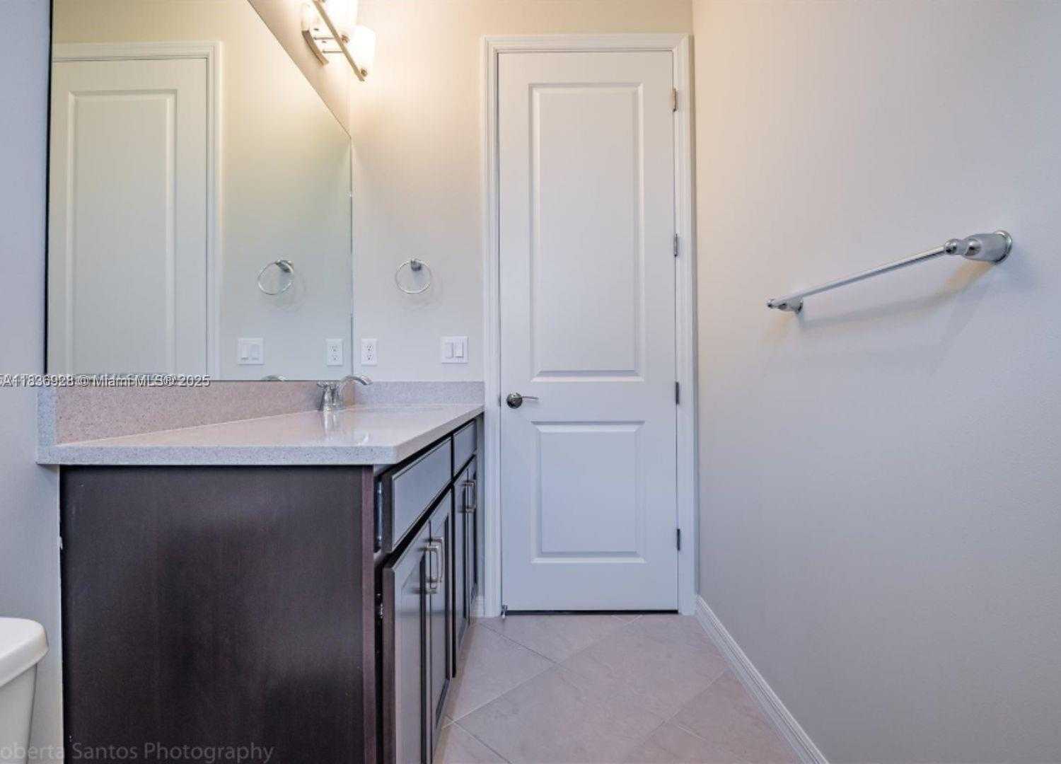 Small Image of 3932 LONG LEAF LANE #1, Hollywood Number 32