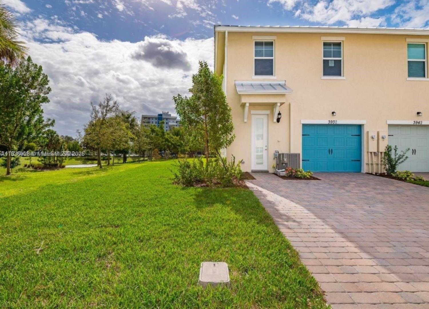 Small Image of 3932 LONG LEAF LANE #1, Hollywood Number 33