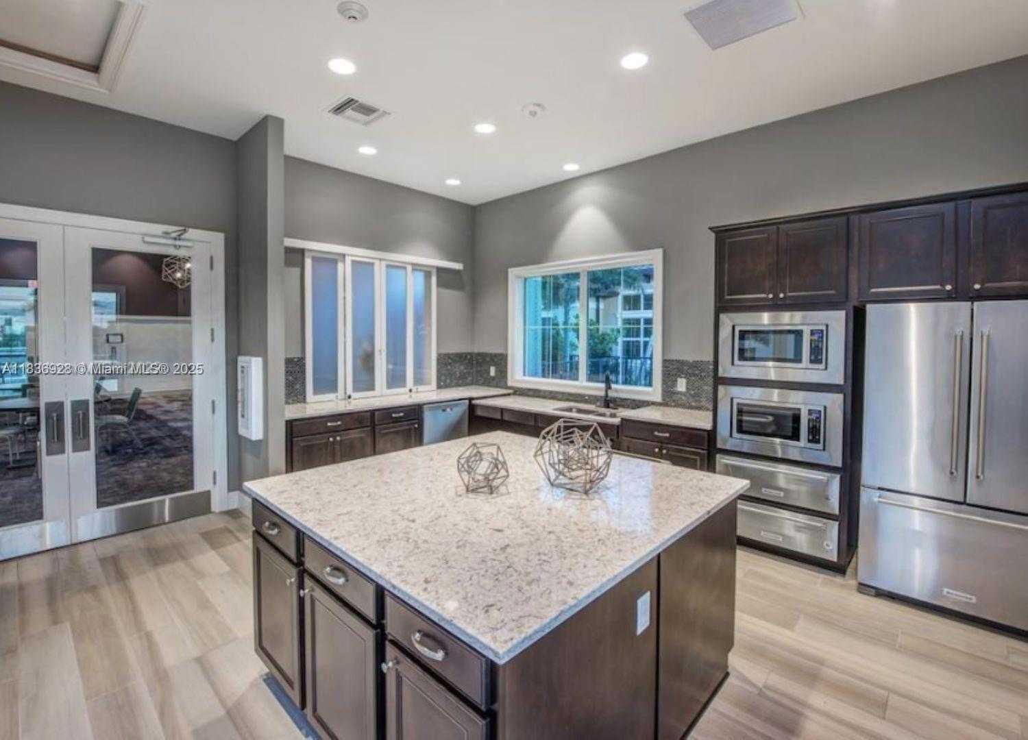 Small Image of 3932 LONG LEAF LANE #1, Hollywood Number 39