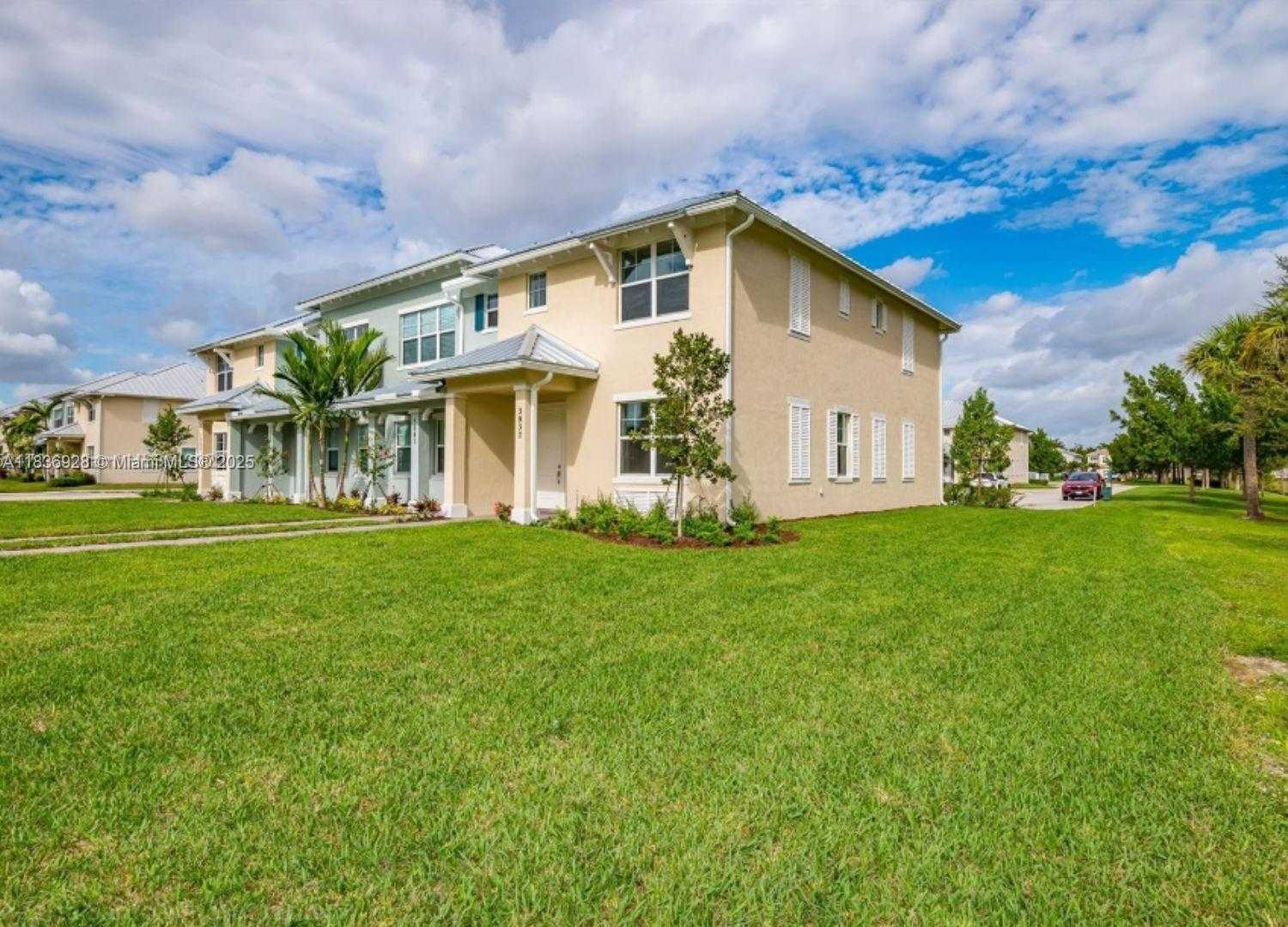 Small Image of 3932 LONG LEAF LANE #1, Hollywood Number 4