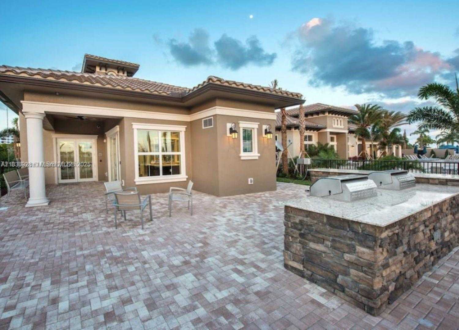 Small Image of 3932 LONG LEAF LANE #1, Hollywood Number 40