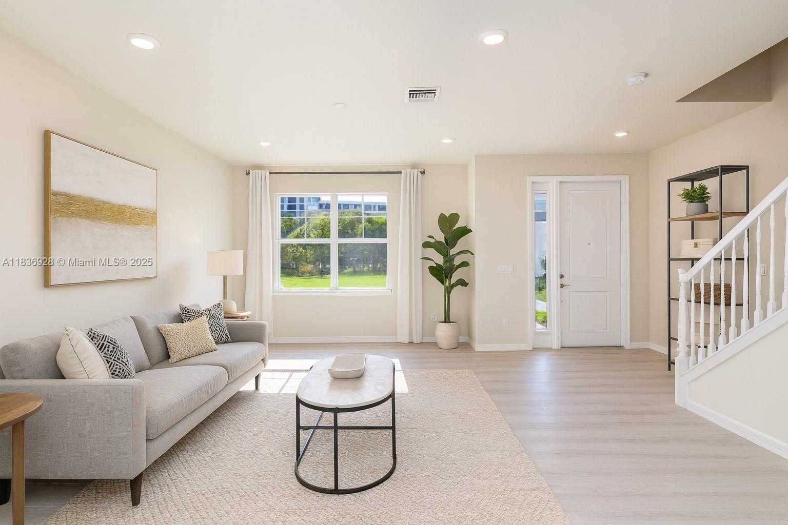 Small Image of 3932 LONG LEAF LANE #1, Hollywood Number 6