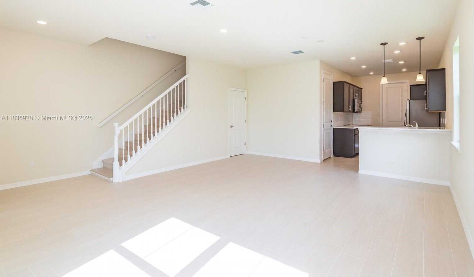 Small Image of 3932 LONG LEAF LANE #1, Hollywood Number 9