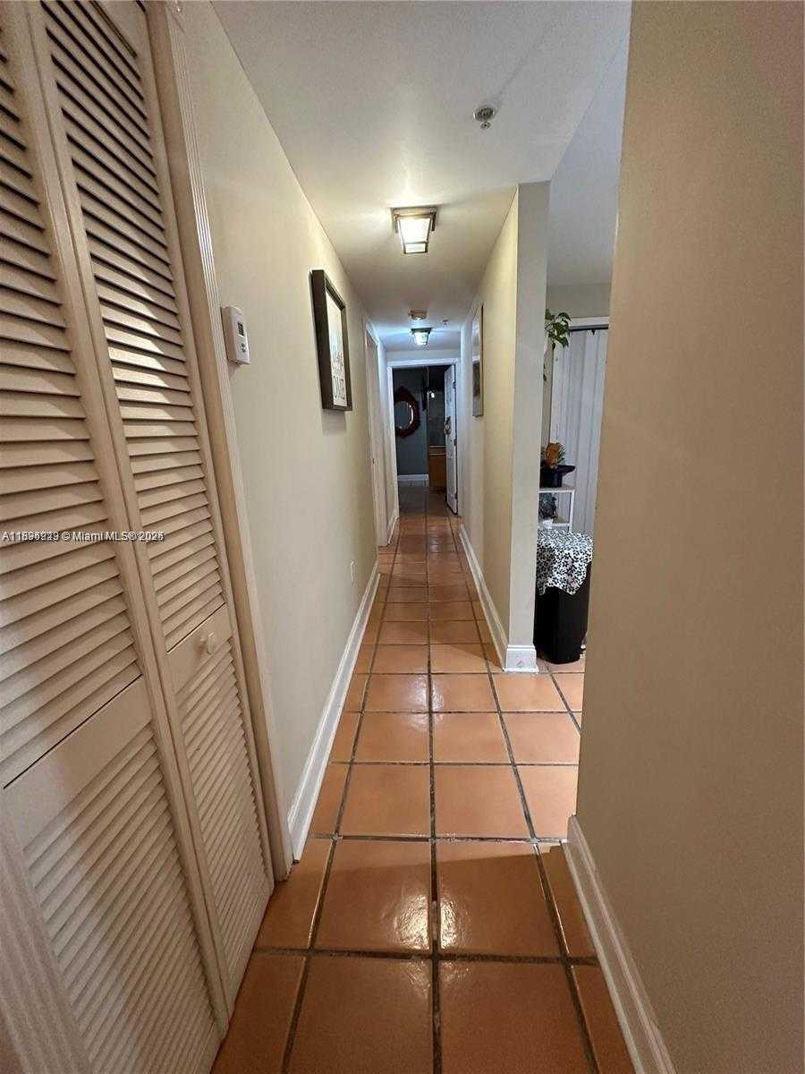 Small Image of 323 NAVARRE AVE #103, Coral Gables Number 11