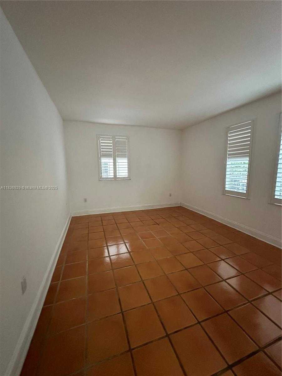 Small Image of 323 NAVARRE AVE #103, Coral Gables Number 12