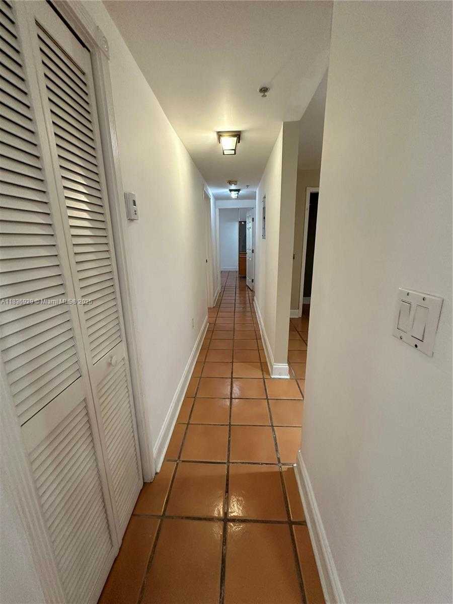Small Image of 323 NAVARRE AVE #103, Coral Gables Number 15