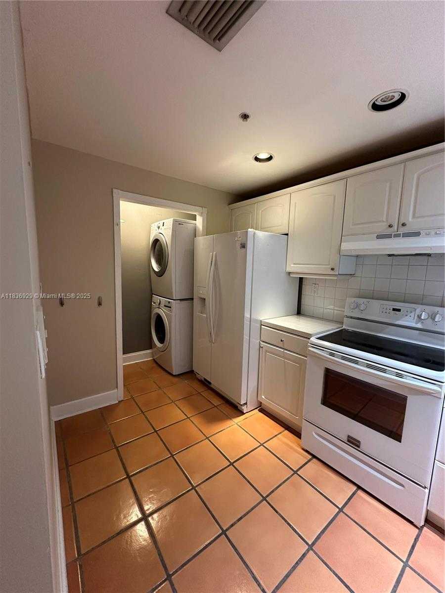 Small Image of 323 NAVARRE AVE #103, Coral Gables Number 16