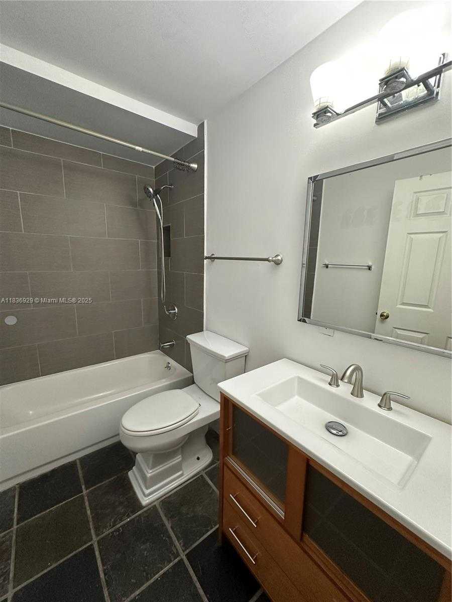 Small Image of 323 NAVARRE AVE #103, Coral Gables Number 17