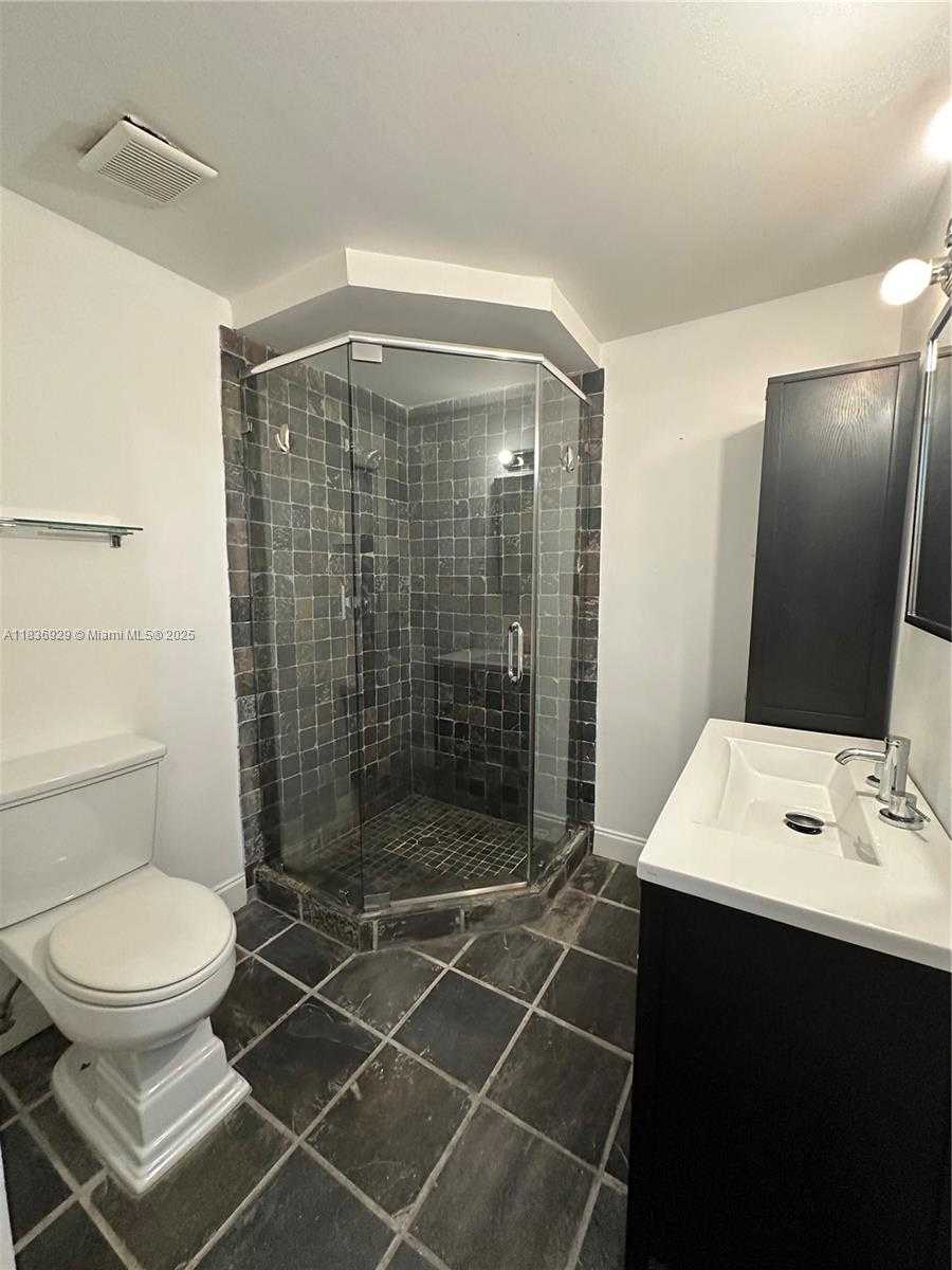 Small Image of 323 NAVARRE AVE #103, Coral Gables Number 19