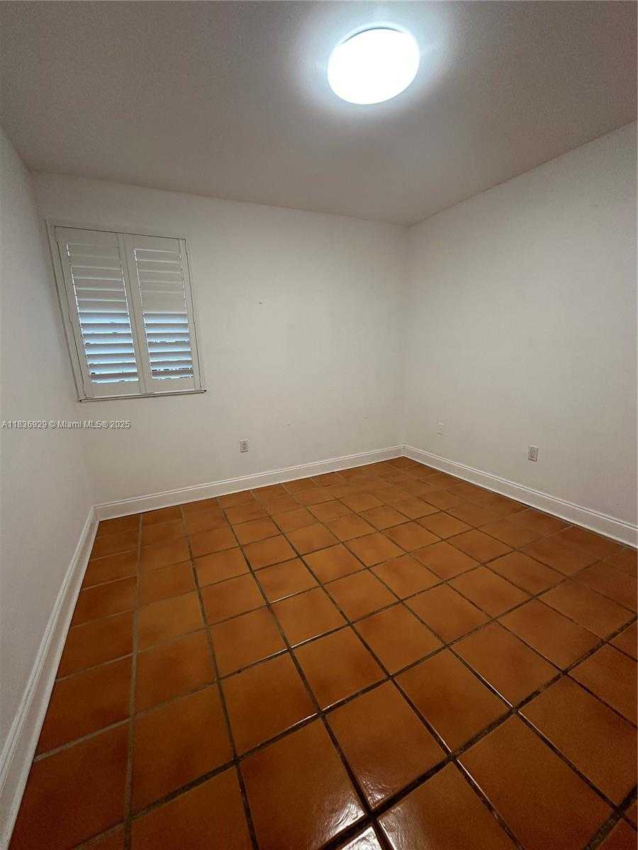 Small Image of 323 NAVARRE AVE #103, Coral Gables Number 20