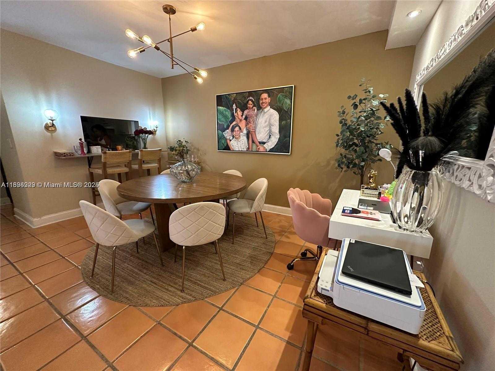 Small Image of 323 NAVARRE AVE #103, Coral Gables Number 4
