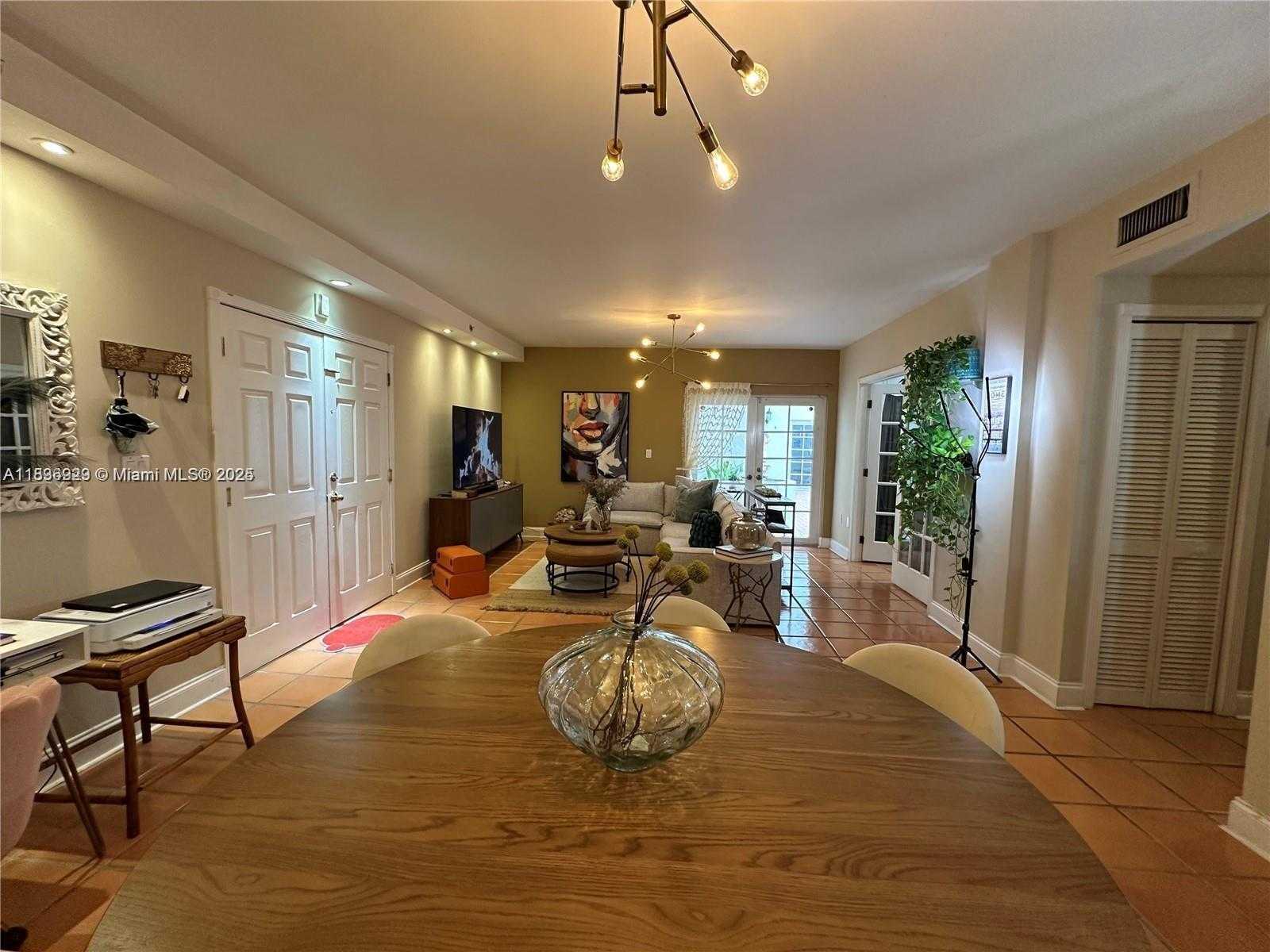 Small Image of 323 NAVARRE AVE #103, Coral Gables Number 6