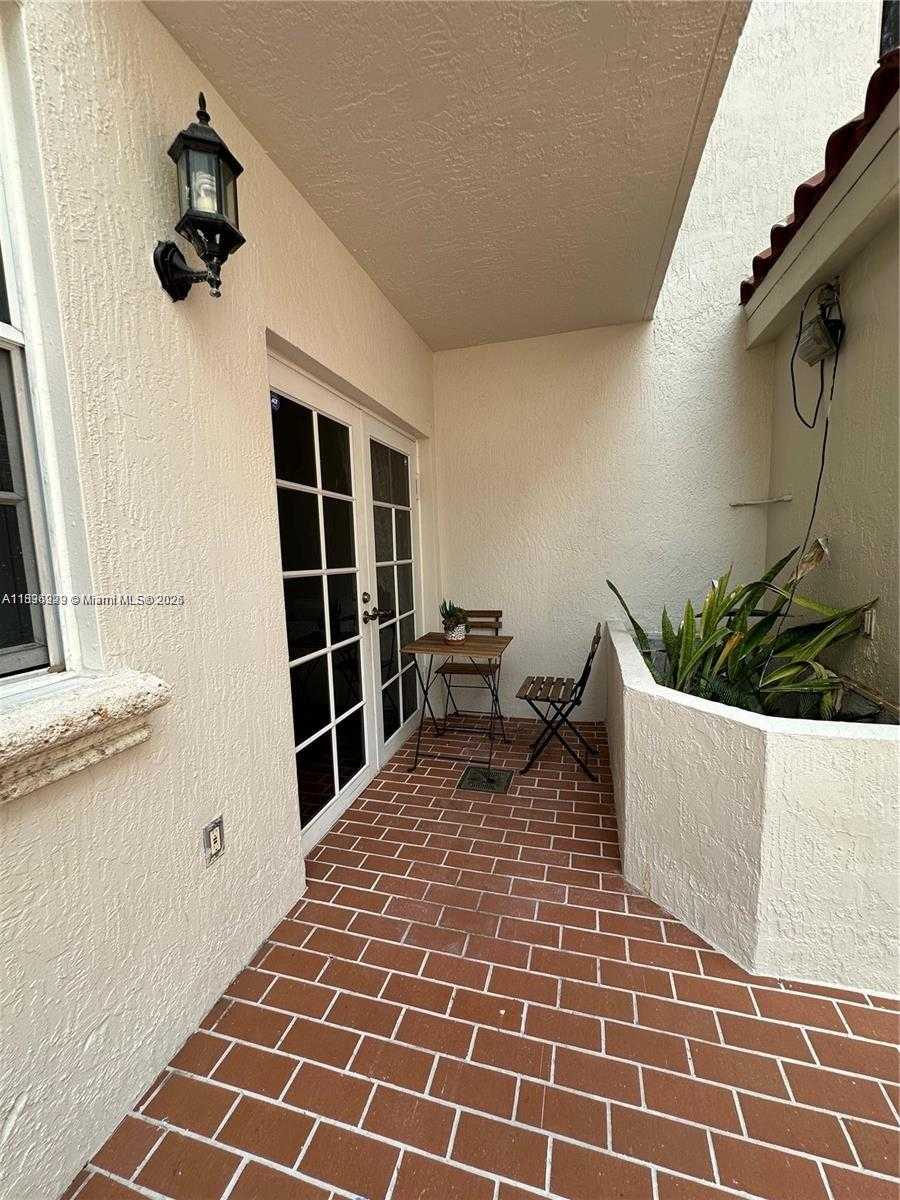 Small Image of 323 NAVARRE AVE #103, Coral Gables Number 7