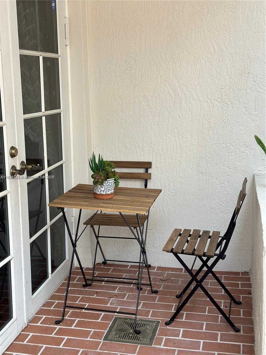 Small Image of 323 NAVARRE AVE #103, Coral Gables Number 8