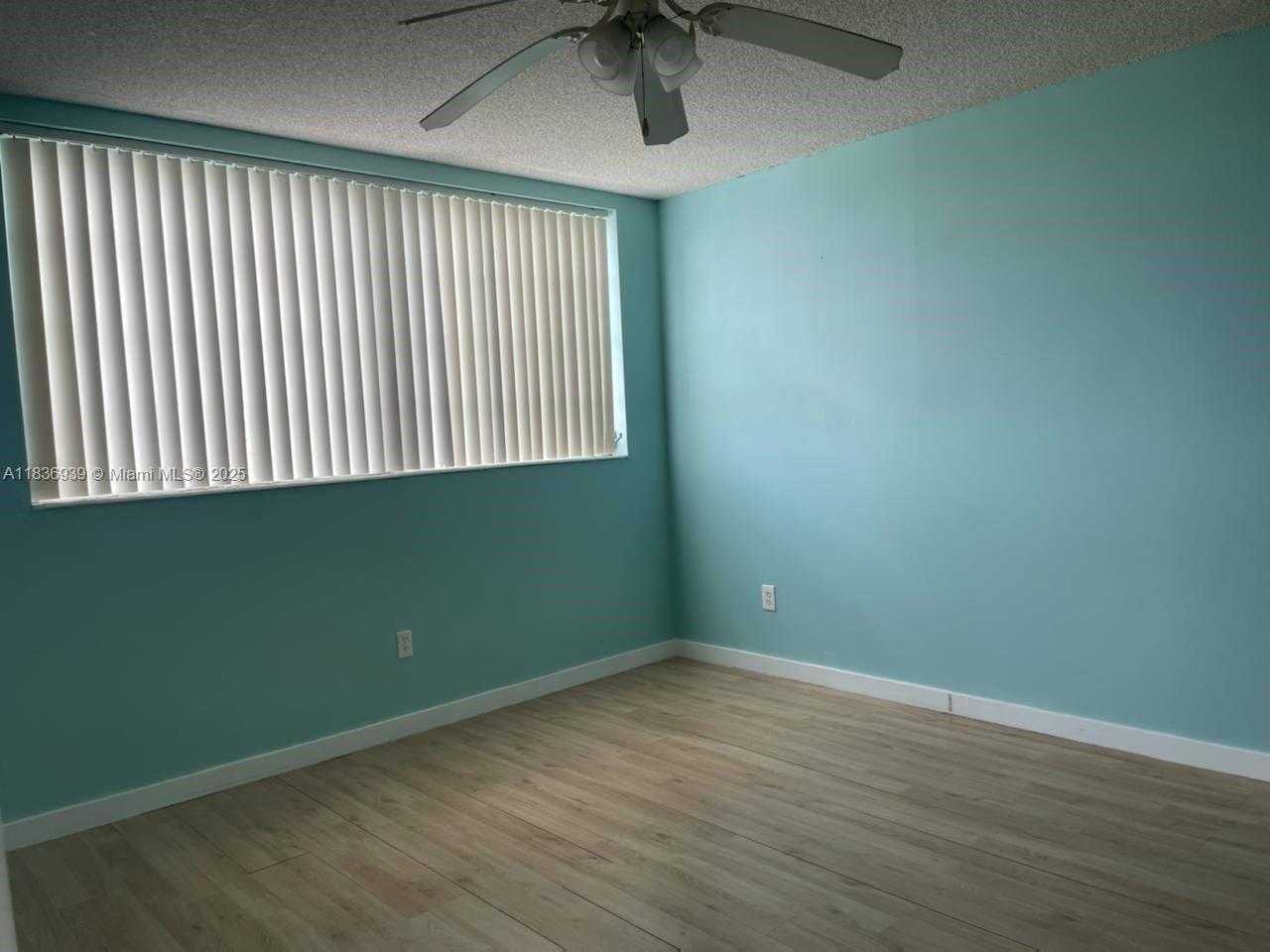 Small Image of 16410 MIAMI DR #509, North Miami Beach Number 13