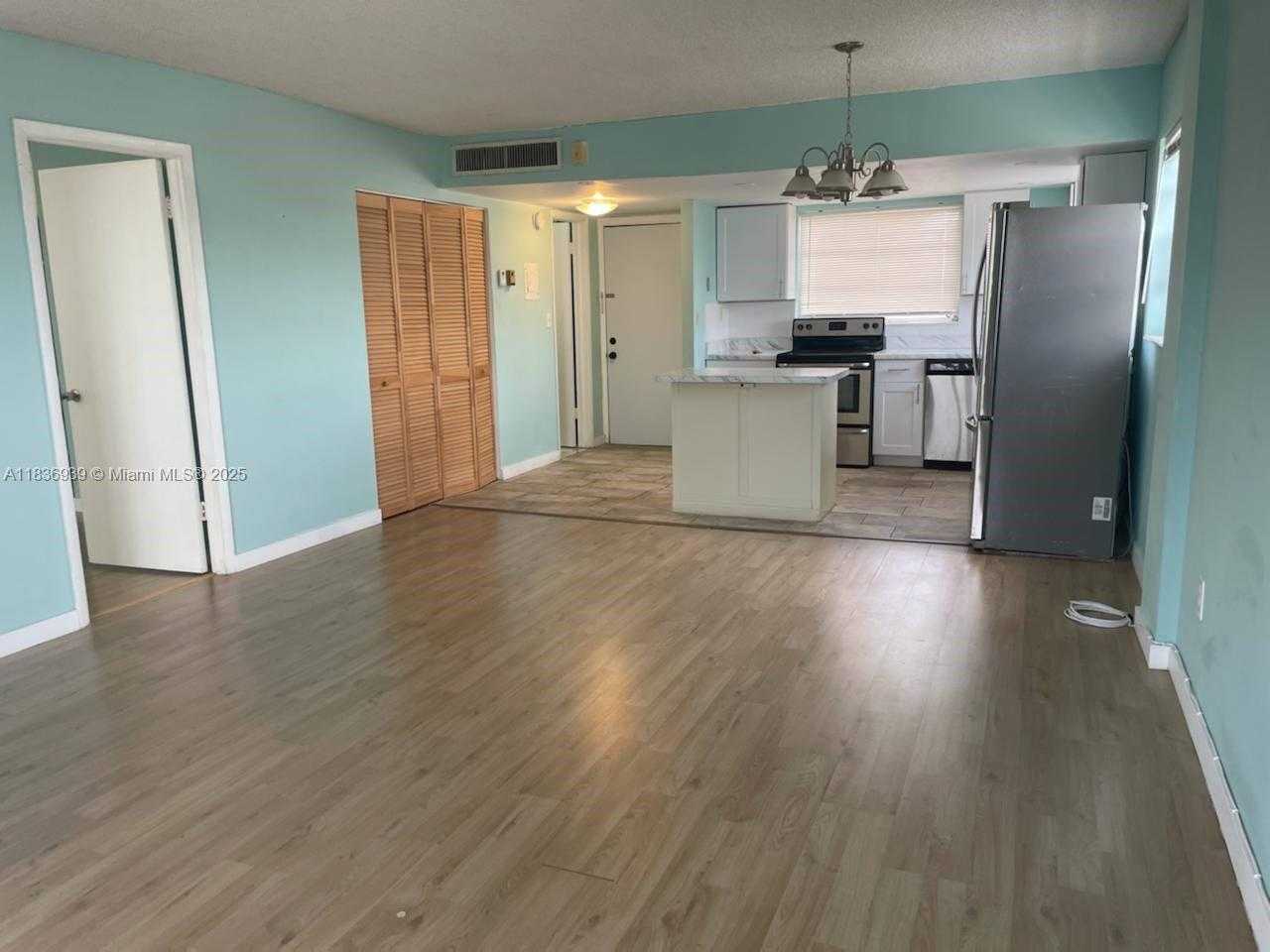Small Image of 16410 MIAMI DR #509, North Miami Beach Number 14