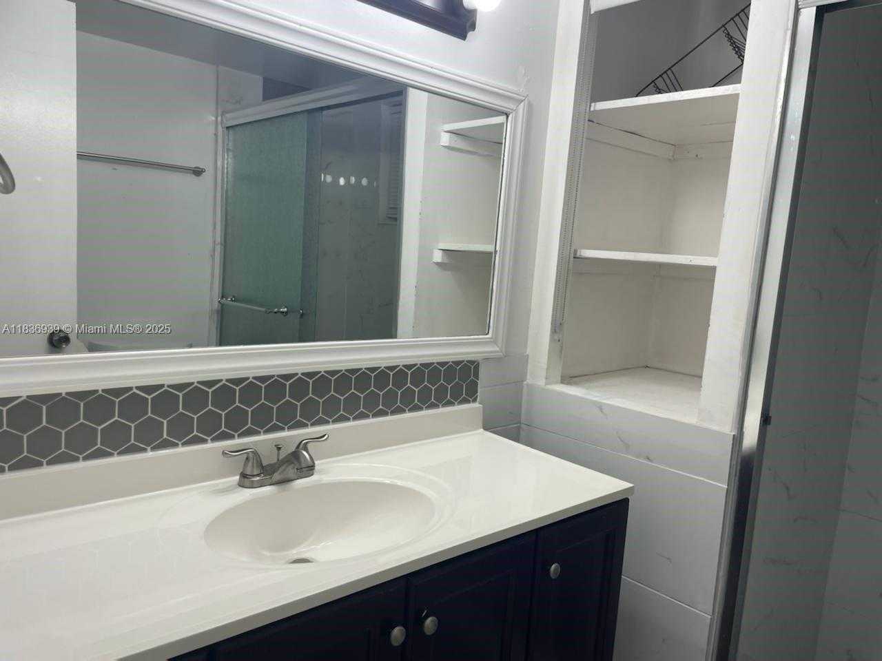 Small Image of 16410 MIAMI DR #509, North Miami Beach Number 15